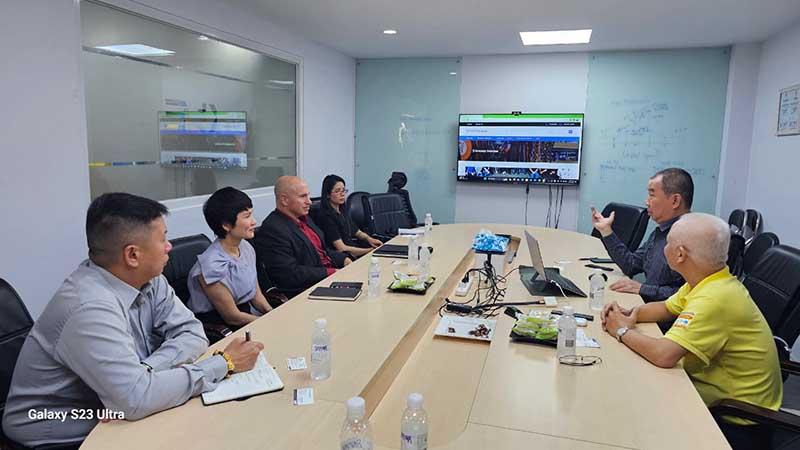 Rock Well Automation's Global Group Vice President works with Quynh for future projects Rock Well Automation's Global Group Vice President works with Quynh for future projects