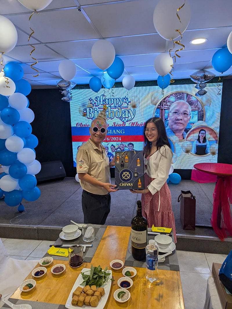 Team Công Nghệ Quỳnh vui chơi và chúc mừng sinh nhật các thành viên tháng 06-2024